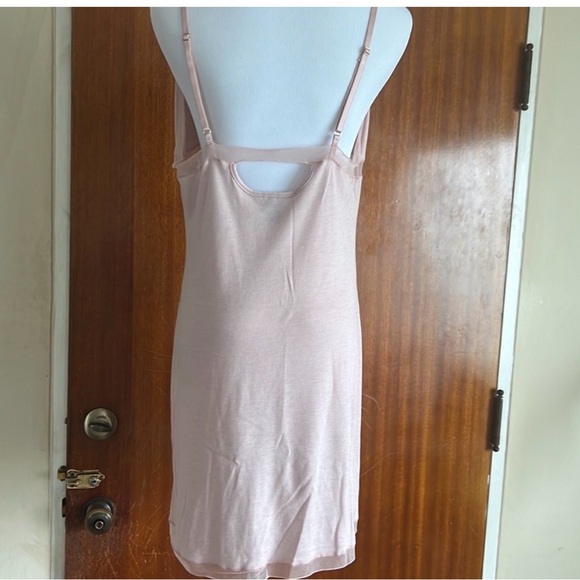 Elegant Pink Natori Women's night gown - Picture 4 of 6